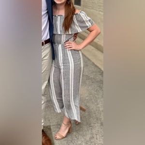 Women’s striped stretchy off the shoulder jumpsuit. Size medium